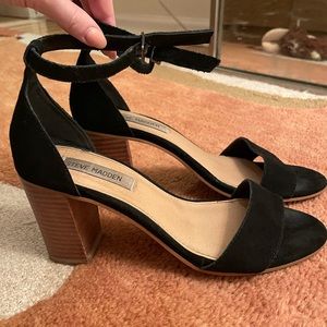 Steve Madden Frieda Suede Heel - size 7